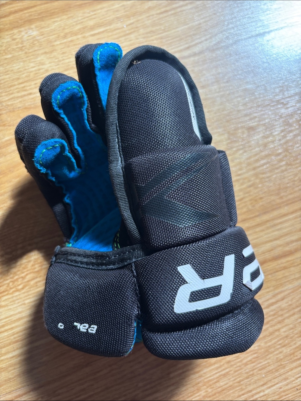 Bauer 9” hockey glove - right hand